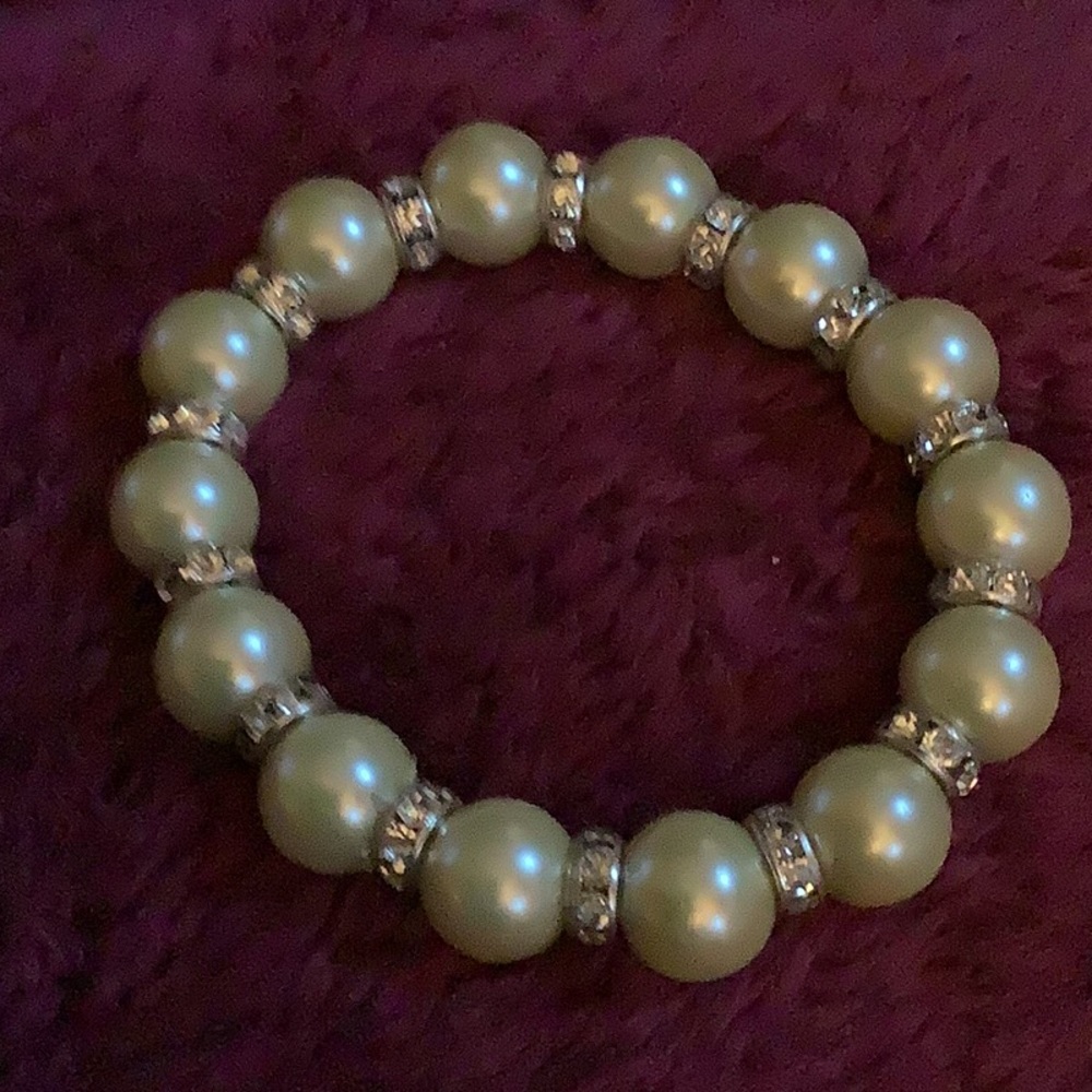 Vintage faux pearl and rhinestone stretch bracelet